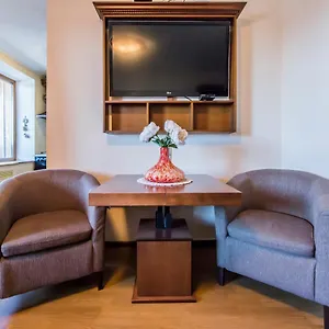 https://two-room-apartments-on-maidan-nezavisimosti.hotels-of-kiev.com